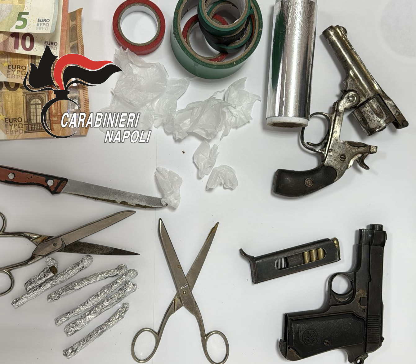 IL MATERIALE SEQUESTRATO DAI CARABINIERI