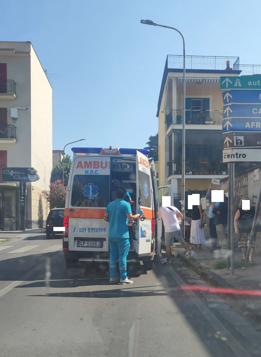 L'ambulanza ferma a via Lanna